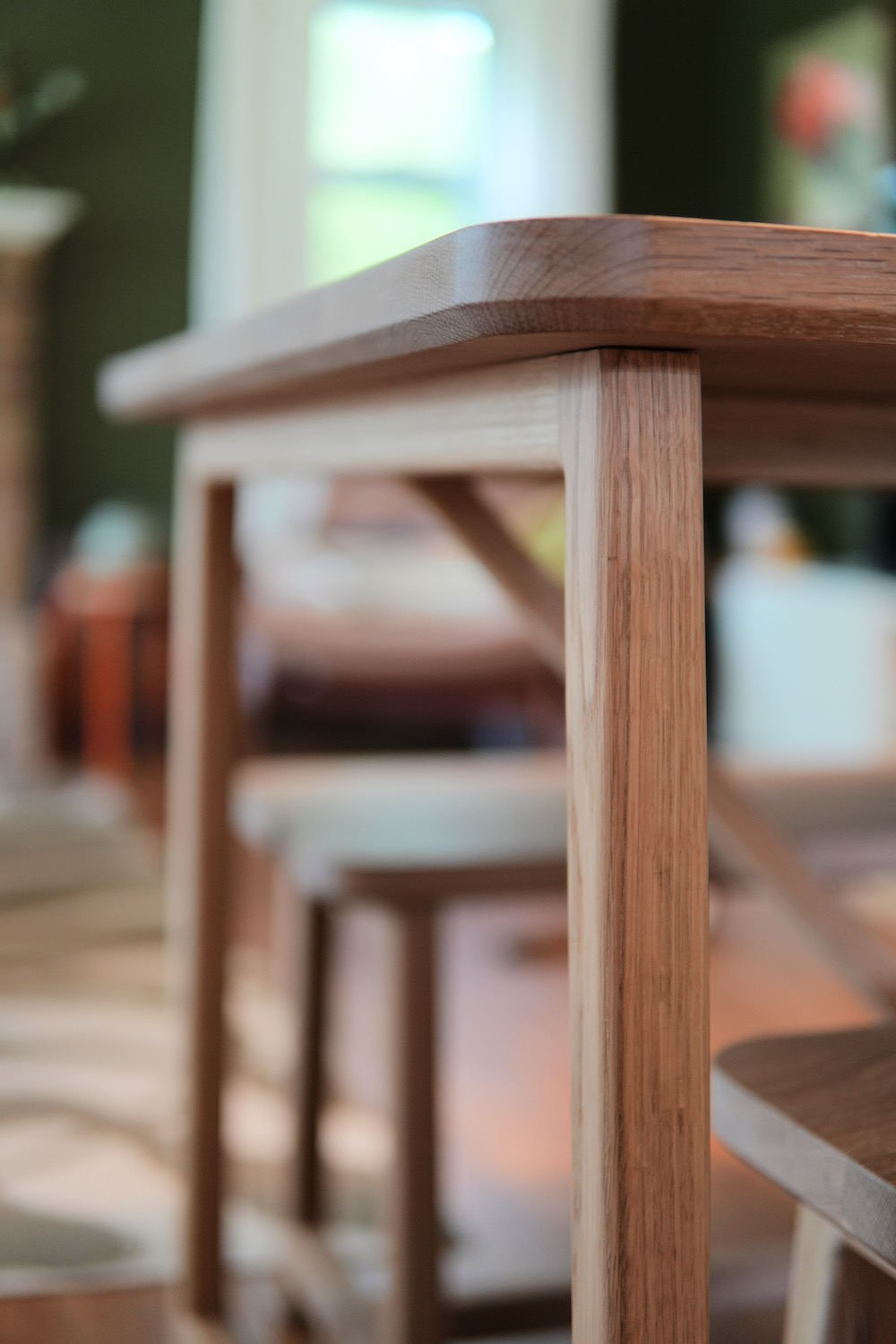 Dining table detail